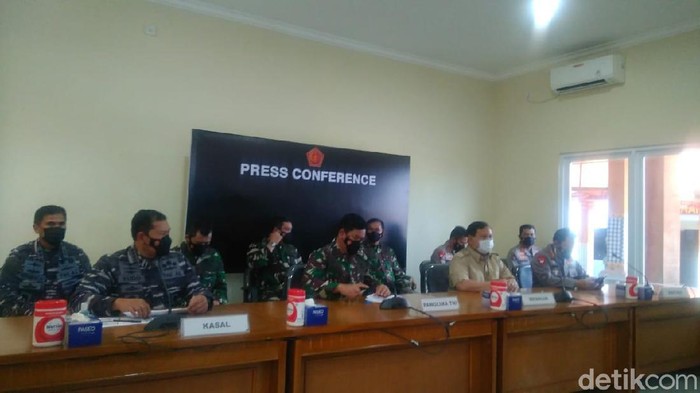 Menhan Prabowo hingga Panglima TNI menggelar konpres soal KRI Nanggala-402 hilang kontak.