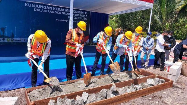 Menkominfo Johnny G Plate Kunjungan kerja Menkominfo G Plate ke Desa Kelangan, Kabupaten Natuna, Kepulauan Riau dalam rangka ground breaking BTS 4G.