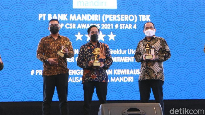 Ajang penghargaan Top CSR Award 2021 sukses digelar di Jakarta, Kamis (22/4). Bank Mandiri meraih penghargaan Top CSR Award dalam tiga kategori bergengsi.