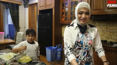 Nathalie Holscher dan Anak-anak Sule Suka Banget Jajan Makanan Bareng