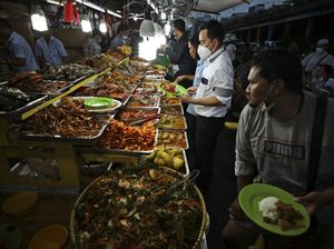Lapeh Salero Nikmatnya Berbuka di Food Sreet Senen