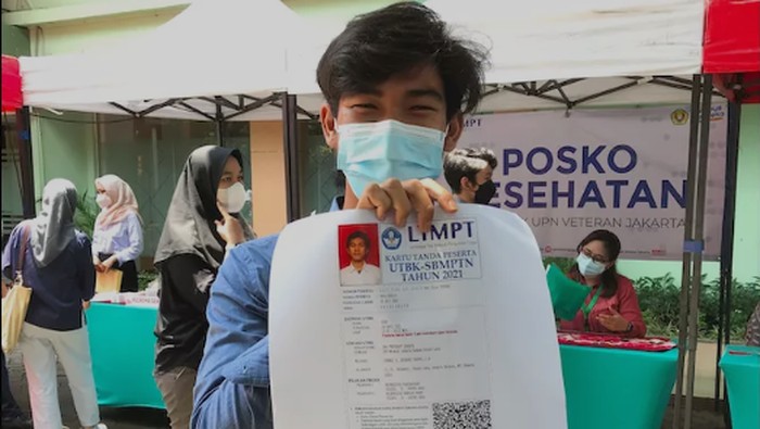 Peserta UTBK Cetak Kartu Ujian Seukuran Buku Gambar