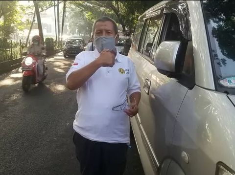Peserta UTBK Pakai Oblong dan Dipinjami Baju
