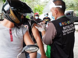Polres Sumbawa Layani Vaksinasi Masyarakat Secara Drive Thru