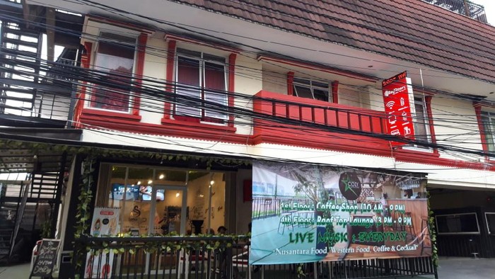 Polisi gerebek RedDoorz Plus di Tebet terkait prostitusi online anak di bawah umur. Penggerebekan dilakukan Rabu (21/4).