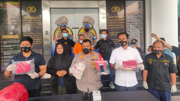 Polisi tangkap satpam yang menusuk PSK usai kencan di apartemen di Ciputat, Tangsel.