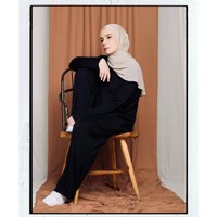 Kakak Putri Anne, Emily Akman, kemudian membocorkan bahwa sebenarnya dia dan sang adik keturunan Prancis - Jawa. Putri Anne sendiri lahir pada 18 Juni 1990.Foto: Dok. Instagram @ putriannesaloka