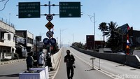 Saat dilakukan peresmian, flyover itu ditutup sementara. Kendaraan dari arah Pelajar Pejuang menuju Jalan Laswi dialihkan ke arah Lodaya-Burangrang. Sementara kendaraan dari arah Laswi menuju Pelajar Pejuang menggunakan jalur lama.