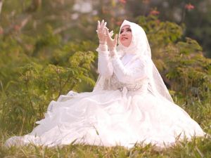 Kenakan Paes saat Prewed, Roro Fitria Tegaskan Tetap Berhijab