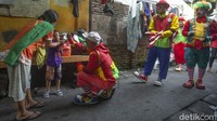 Kekompakannya membuat ABI membuka kedai kopi dengan konsep bayar seikhlasnya beberapa waktu lalu, namun pandemi membuat usaha mereka harus gulung tikar. Selain itu panggilan job untuk badut juga sepi saat pandemi, membuat para personelnya harus beralih profesi sebagai tukang las, buka warung dan lain-lain.