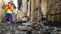 Sebelumnya ratusan rumah hangus terbakar di Taman Sari, Jakarta Barat. Warga yang terdampak kini tinggal di tenda pengungsian sementara.