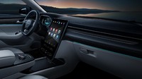 Dasbor minimalis menghiasi mobil ini. Di dalam terdapat ventilasi AC yang besar. Ada pula layar hiburan toucscreen yang besar dengan format vertikal, ditambah instrument cluster digital. Foto: Pool