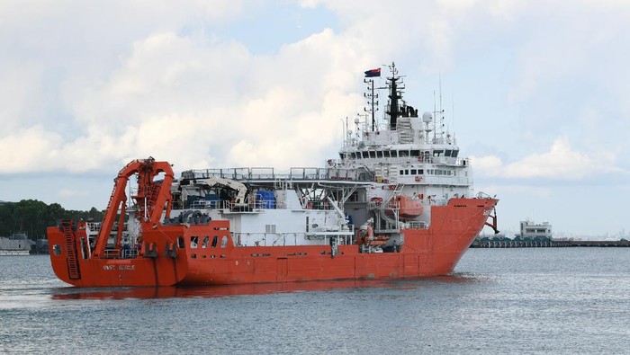 Singapura mengerahkan kapal MV Swift Rescue untuk membantu pencairan kapal selam KRI Nanggala-402. Kapal itu diperkirakan akan tiba di lokasi hilangnya kontak KRI Nanggala pada 24 April.