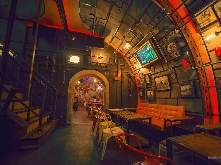 Steampunk Submarine Bar Gaya Kapal Selam yang Memukau