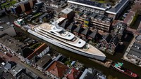 Inilah superyacht Project 817, sebuah kapal pesiar setinggi 94 meter yang dibangun oleh galangan kapal Belanda Feadship.