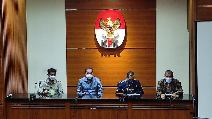 Mentan Syahrul Yasin Limpo (paling kiri) dan Mendag Muhammad Lutfi (kedua dari kiri) konferensi pers terkait kerja sama pencegahan korupsi dengan KPK, Kamis (22/4/2021).