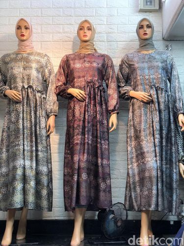 Baju Lebaran Motif Bahan Silk Jadi Primadona Di Thamrin City Dan Tanah