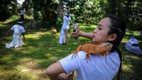 Tarian ini dilakukan untuk memperingati Hari Bumi.  
