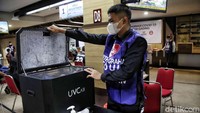 Metode Kementerian Kesehatan dalam mempercepat upaya ini adalah dengan melakukan vaksinasi di fasilitas layanan kesehatan dan mengadakan vaksinasi massal. Ketua Umum Asosiasi UMKM Indonesia (Akumindo) mendukung penuh upaya vaksinasi ini dan mengapresiasi program pemerintah untuk melakukan vaksinasi pada pelaku pasar, karena dampak COVID-19 pada perekonomian bangsa ini cukup besar bagi pedagang-pedagang pasar atau pelaku usaha mikro.