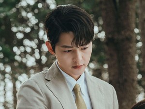 Song Joong Ki Ungkap 3 Adegan Favorit di Vincenzo, Ada Pelukan Warga Geumga