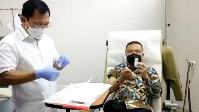 Wakil Ketua DPR Sufmi Dasco Ahmad disuntik vaksin Nusantara oleh dr Terawan