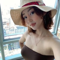 Karena hal itu, ia sering menyewa jasa bodyguard ketika mengunjungi sejumlah acara. Yeonmi pun mengaku takut jika nasibnya akan berakhir seperti jurnalis Jamal Khashoggi yang dibunuh di Turki pada 2018 karena menyuarakan kebenaran. Foto: Instagram @yeonmi_park