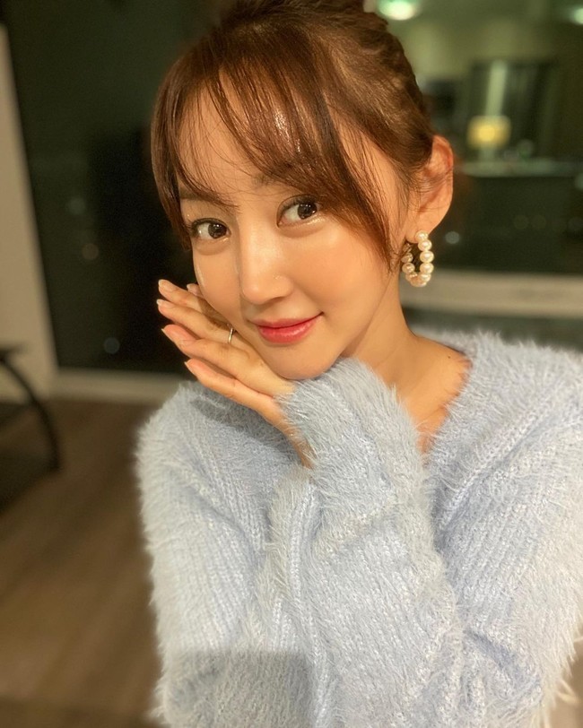 Aku masuk dalam daftar target Kim Jong Un selama bertahun-tahun dan aku khawatir mereka akan mencoba membunuhku. Aku sering di-hack. Aku sering mendapat ancaman, ungkapnya dilansir The Sun. Foto: Instagram @yeonmi_park