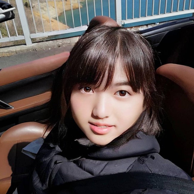 Untuk seorang bapak-bapak, pria tersebut cukup jago mengambil sudut untuk selfie. Foto: Instagram @zaitaku_iyada