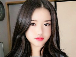 8 Foto Wanita Cantik yang Ternyata Adalah Pria Berusia 53 Tahun