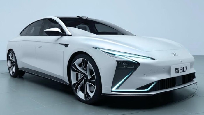 Mobil Listrik Zhiji L7