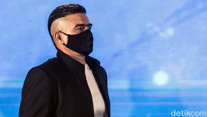 Rans Cilegon FC kenalkan para pemain yang bergabung dalam klub itu. Ada sejumlah nama pemain bola tersohor di antaranya Christian Gonzales hingga Hamka Hamzah.