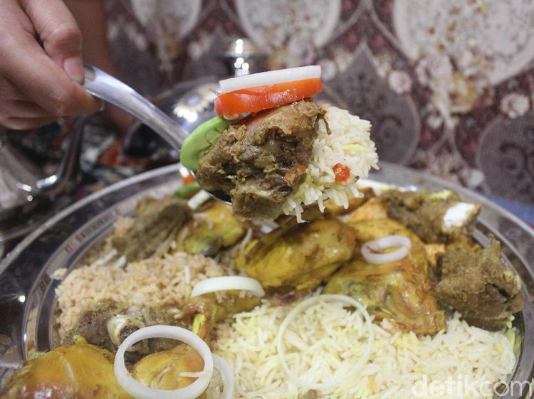 Berbuka Puasa pakai Nasi Mandhi di Restoran Bernuansa Timur Tengah