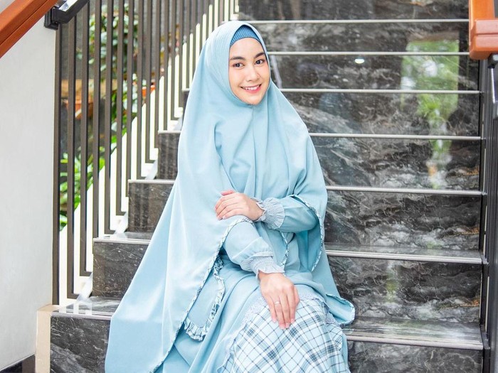 Anisa Rahma Adi Kisah hijrah Anisa Rahma Adi, dulu anggota girl band kini tampil syari.