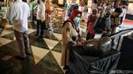 Antusias Pengunjung Melihat Artefak Nabi Muhammad