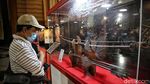 Antusias Pengunjung Melihat Artefak Nabi Muhammad