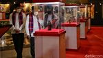 Antusias Pengunjung Melihat Artefak Nabi Muhammad