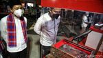 Antusias Pengunjung Melihat Artefak Nabi Muhammad