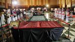 Antusias Pengunjung Melihat Artefak Nabi Muhammad