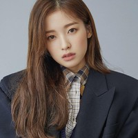 Arin Oh My Girl telah memulai debut aktingnya lewat drama Korea The World of My 17 tahun lalu. Baru-baru ini, ia dikabarkan akan membintangi serial horror besutan Netflix, Goedam 2. Foto: dok. Instagram ye._.vely618