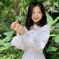 Demi menyesuaikan imej polosnya, Arin Oh My Girl tak pernah ditampilkan menggunakan pakaian dalam. Para penggemar pun memuji langkah yang diambil BYC. Foto: dok. Instagram ye._.vely618