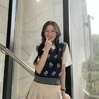 Idol berumur 21 tahun ini merupakan alumni Seoul Performing Arts School. Arin Oh My Girl bahkan satu kelas dengan idol KPop lain, Mina eks Gugudan dan Mark NCT. Foto: dok. Instagram ye._.vely618