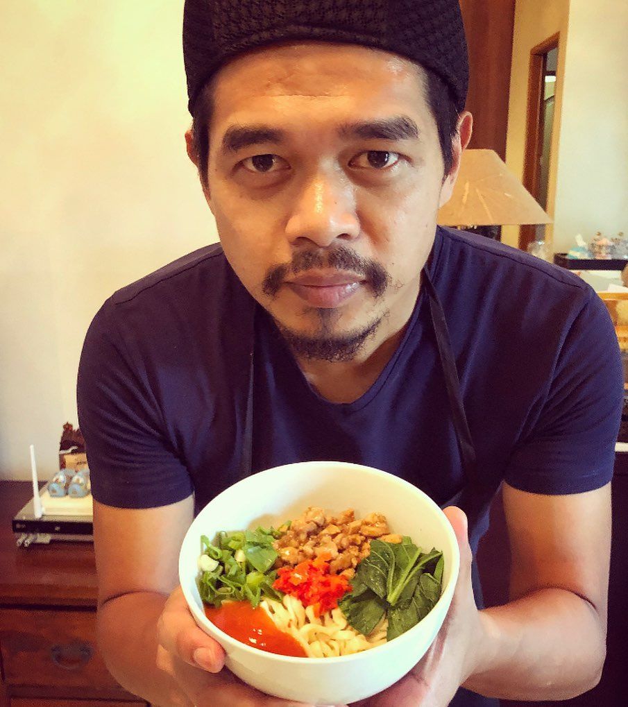 Bambang Pamungkas Ternyata Foodies, Hobi Masak dan Makan Enak