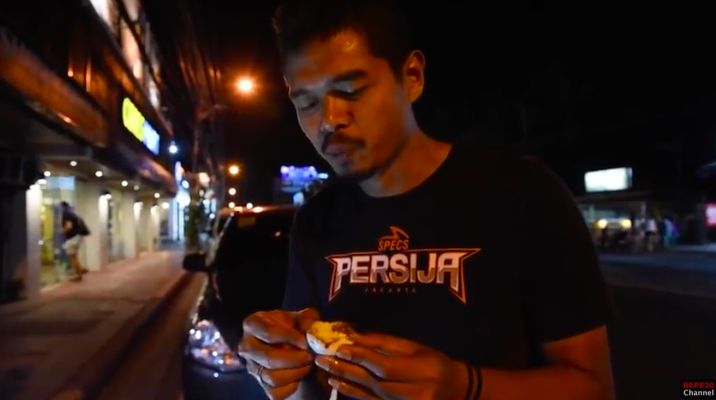 Bambang Pamungkas Ternyata Foodies, Hobi Masak dan Makan Enak
