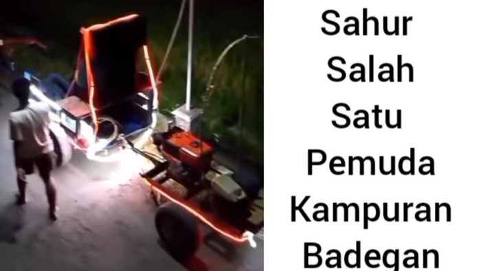 Warga Desa Kapuran, Kecamatan Badegan punya tradisi unik saat membangunkan sahur. Tidak memakai kentongan atau pengeras suara, warga justru menggunakan traktor untuk berkeliling kampung.