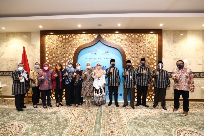 BRI memberikan bantuan untuk Masjid Istiqlal yang dikumpulkan melalui donasi pembukaan rekening tabungan BritAma dalam program BritAma FSTVL.