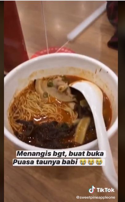 Wanita Muslim Curhat Nyaris Buka Puasa pakai Ramen Daging Babi