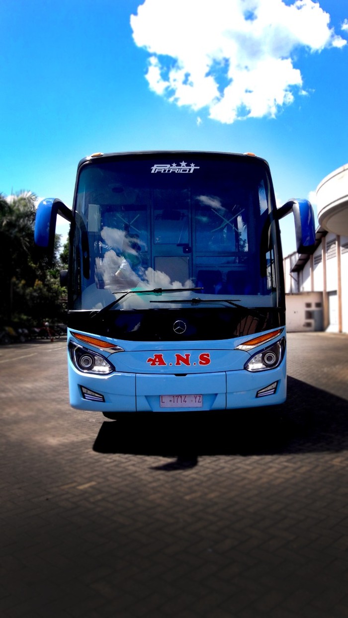 Bus Baru PO ANS Bus Baru PO ANS menggunakan bodi garapan karoseri Morodadi Prima dengan konfigurasi kaca depan single glass (satu kaca).