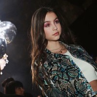 Carys kini sudah mulai terjun di dunia model. Dia beberapa kali tampil menjadi model catwalk. Seperti penampilannya ini untuk model runway dari brand Michael Kors. Foto: Instagram