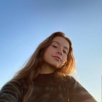 Carys memiliki fitur wajah mirip ibunya Catherine Zeta-Jones. Banyak yang berkomentar bahwa Carys seperti Catherine Zeta-Jones zaman muda Foto: Instagram