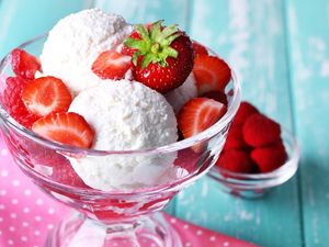 Resep Coconut Ice Cream ala Kreasi Sasa yang Dingin Creamy